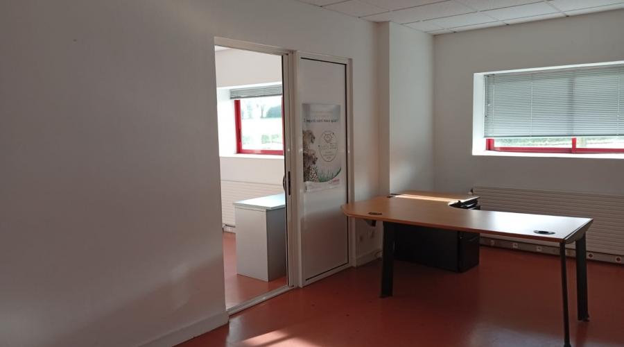 Photo Ensemble immobilier de bureaux 2