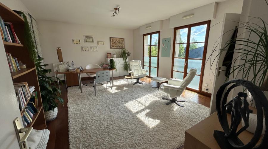 Photo LOCAL PROFESSIONNEL - VITRE 0