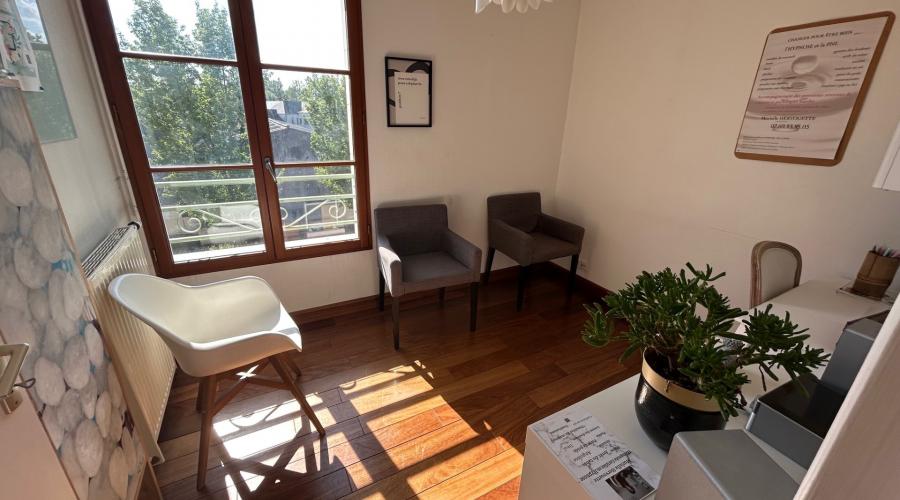 Photo LOCAL PROFESSIONNEL - VITRE 1