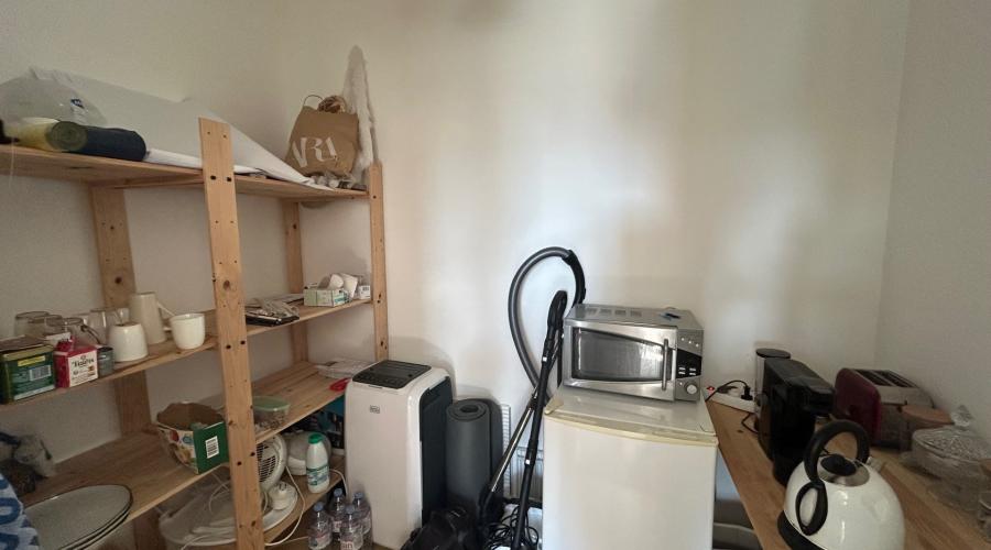 Photo LOCAL PROFESSIONNEL - VITRE 4