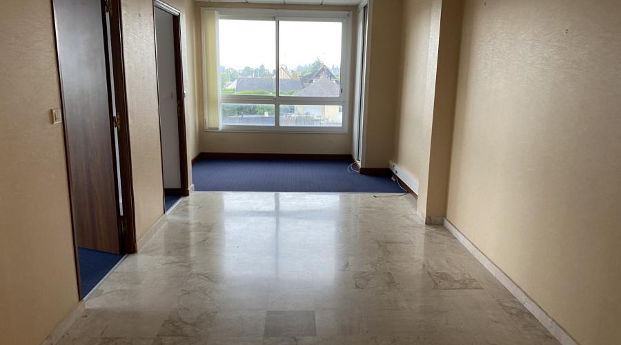 Photo A LOUER - plateau de bureaux - surf 73 m2 - au 2ème étage 0