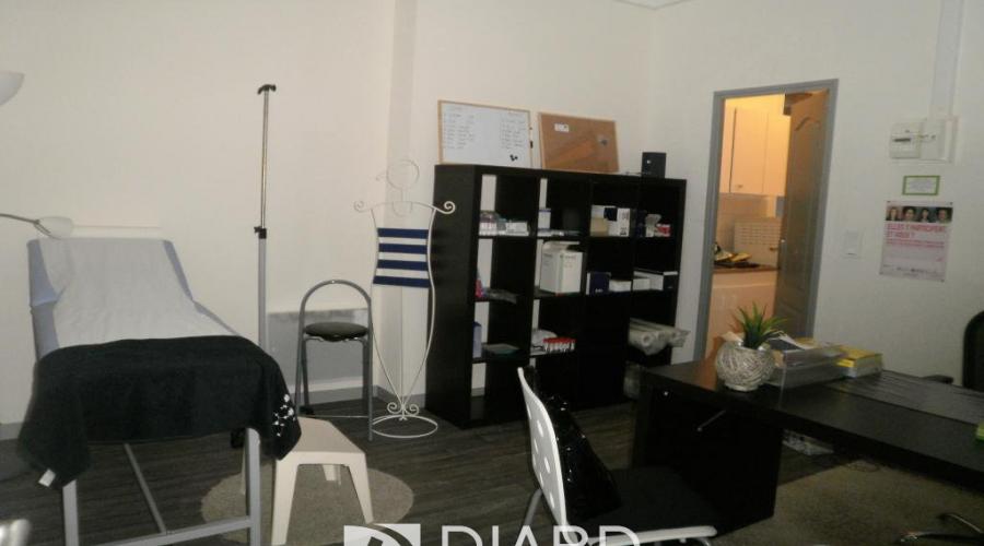 Photo LOCAL PROFESSIONNEL - VITRE 0