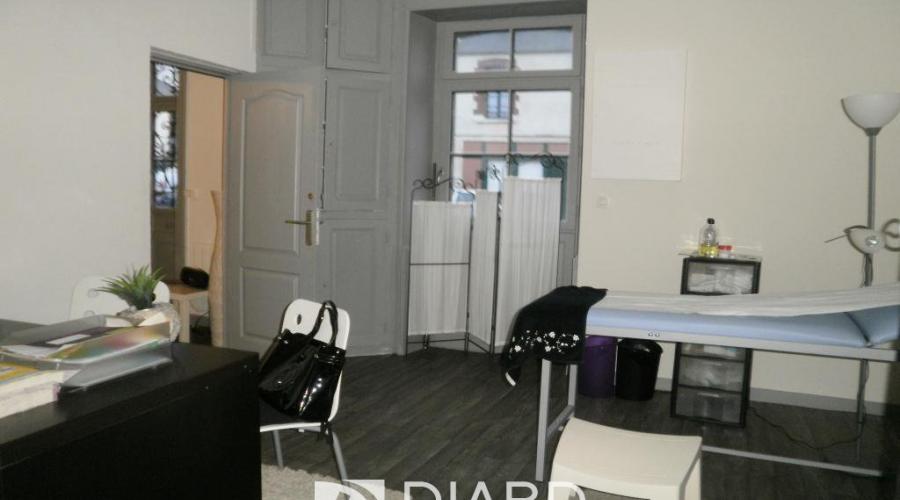 Photo LOCAL PROFESSIONNEL - VITRE 2